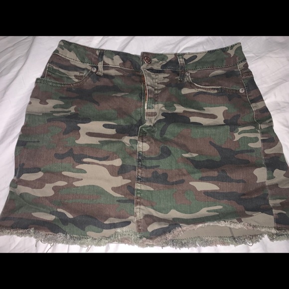 Camo Mini Skirt - Picture 2 of 3
